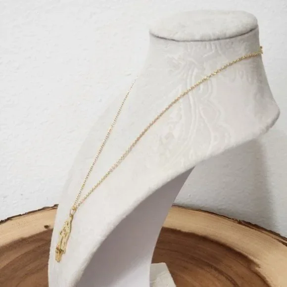 Hamsa Hand Necklace gold Tone - Picture 5 of 6